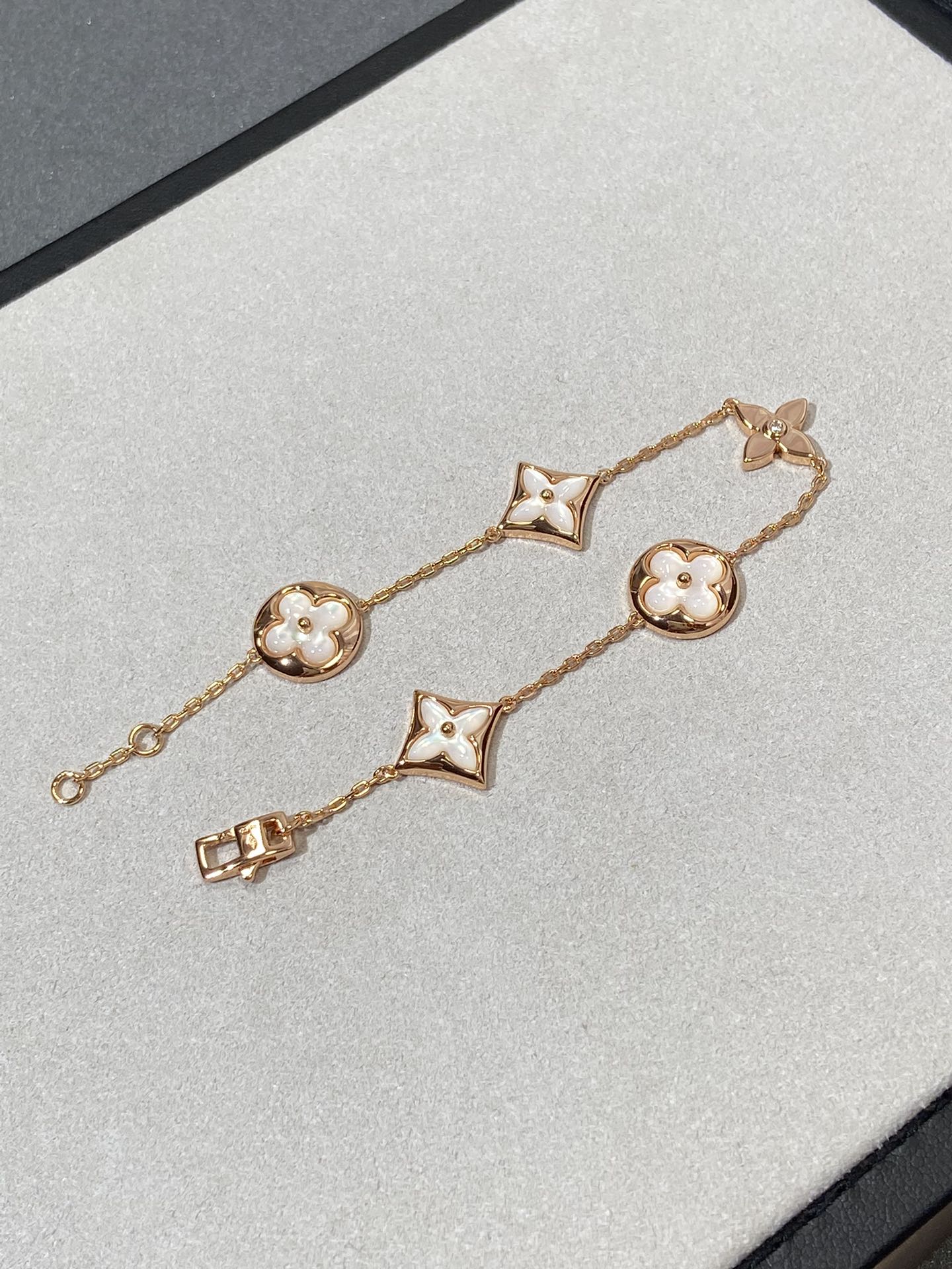 []STAR AND SUN 5 MOTIF MOP PINK GOLD BRACELET