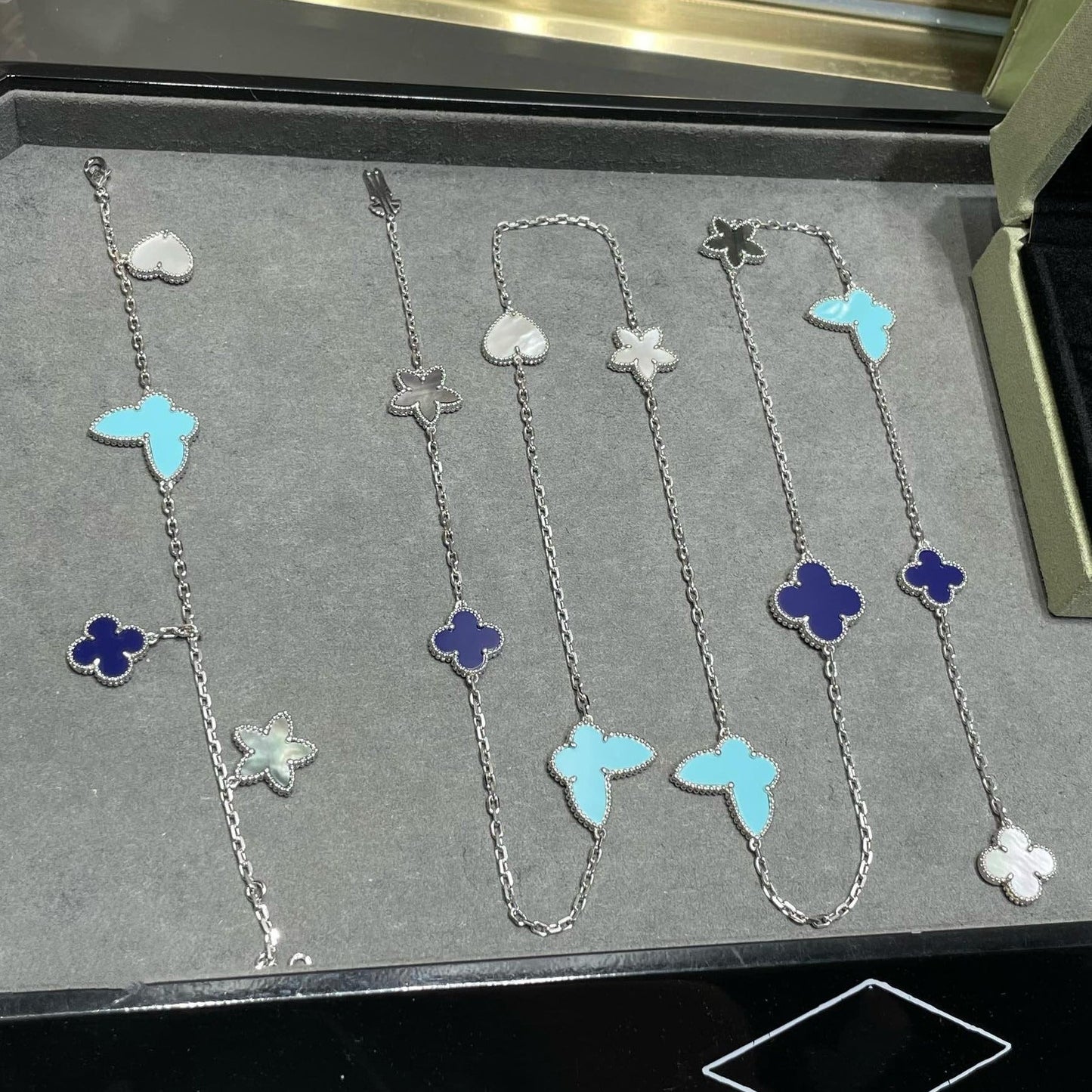 []LUCKY CLOVER SILVER 11 MOTIF NECKLACE
