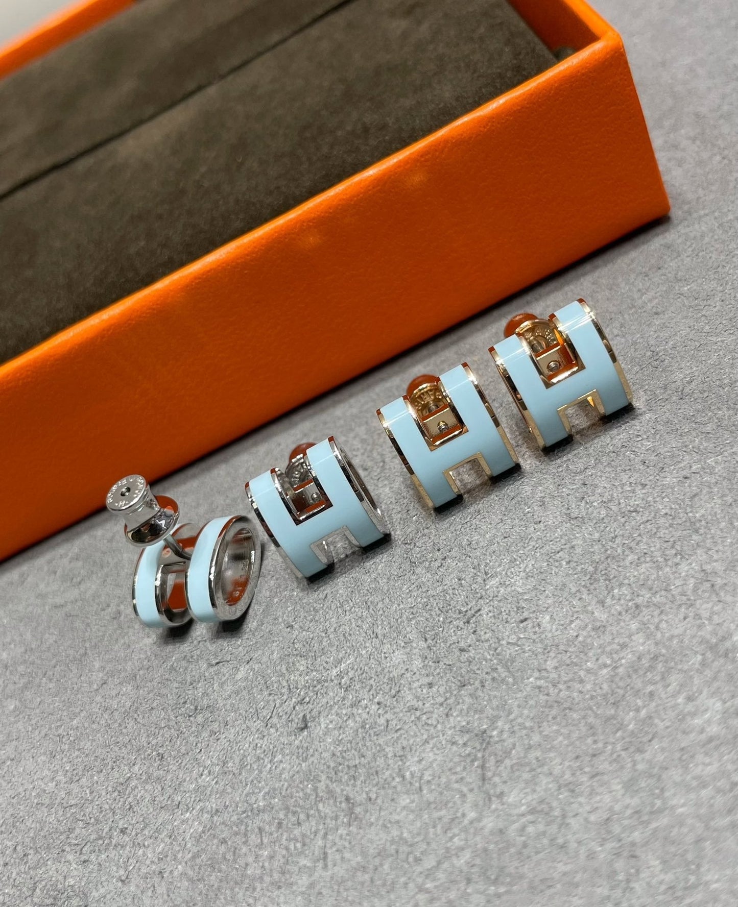 [Rose Jewelrys]POP H SKY BLUE STUD EARRINGS