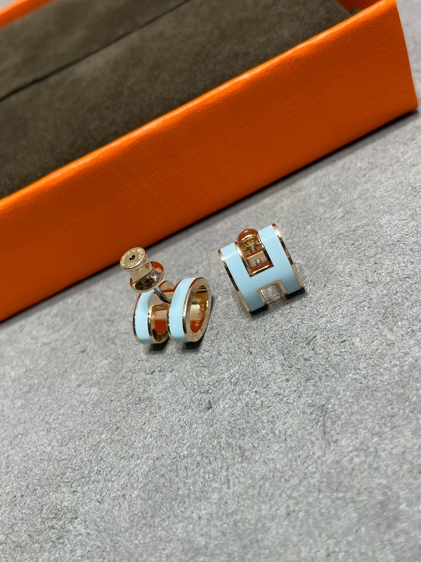[Rose Jewelrys]POP H SKY BLUE STUD EARRINGS