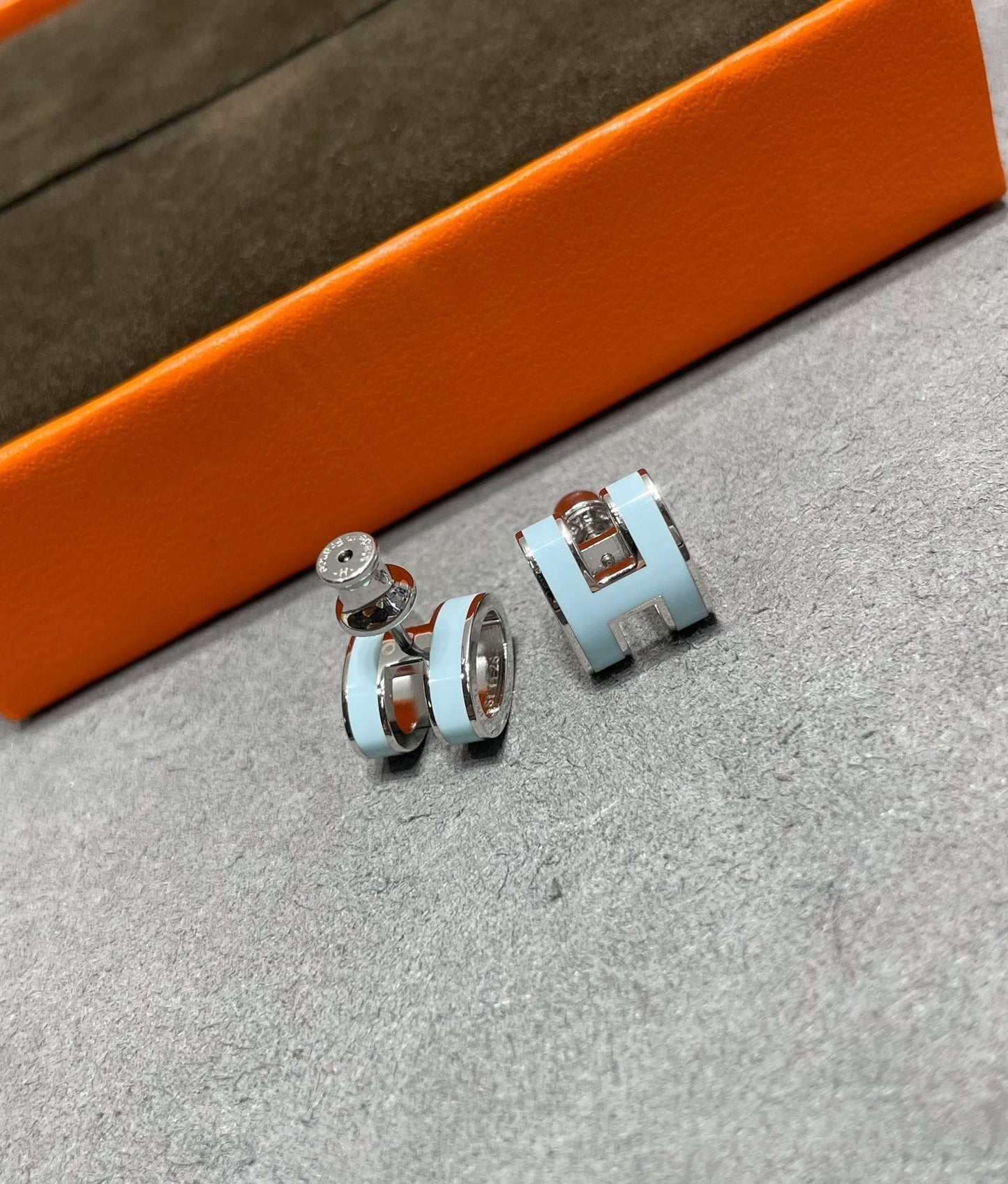 [Rose Jewelrys]POP H SKY BLUE STUD EARRINGS