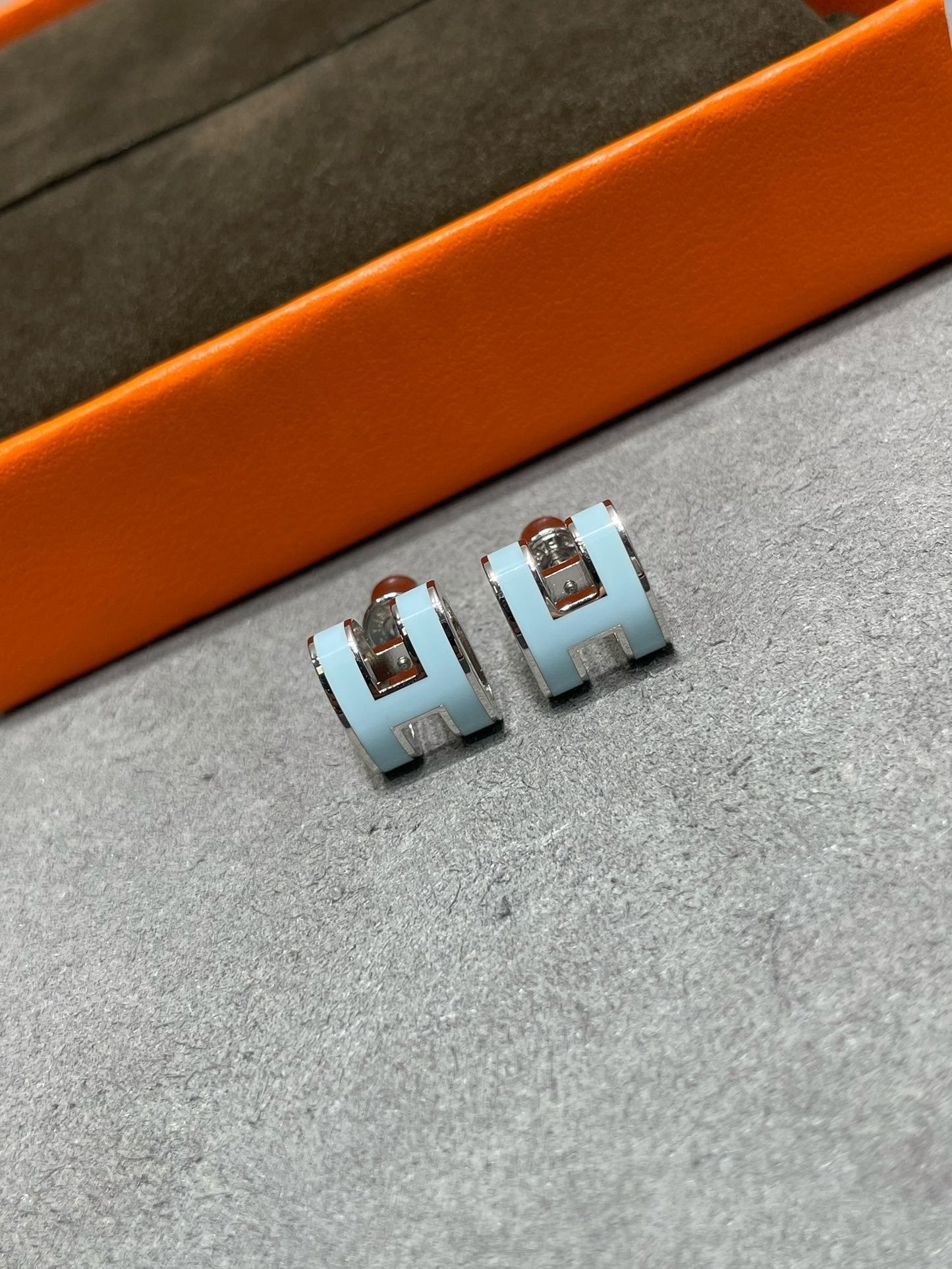 [Rose Jewelrys]POP H SKY BLUE STUD EARRINGS