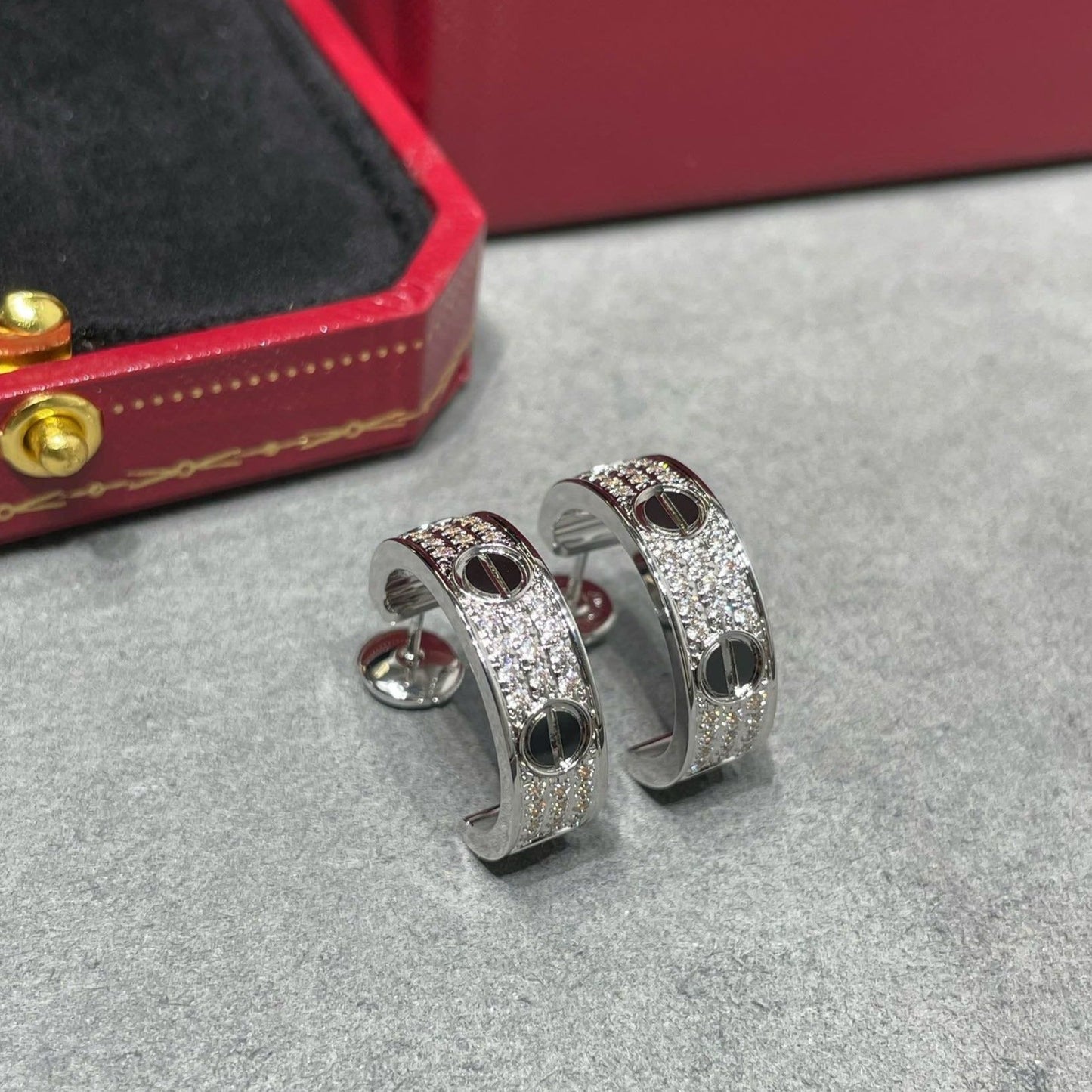[Rose Jewelrys]LOVE CERAMIC DIAMOND PAVED SILVER EARRINGS