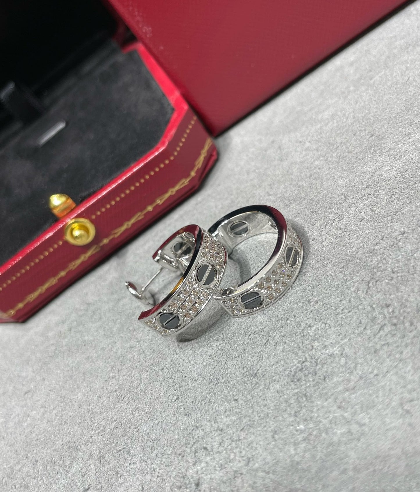 [Rose Jewelrys]LOVE CERAMIC DIAMOND PAVED SILVER EARRINGS