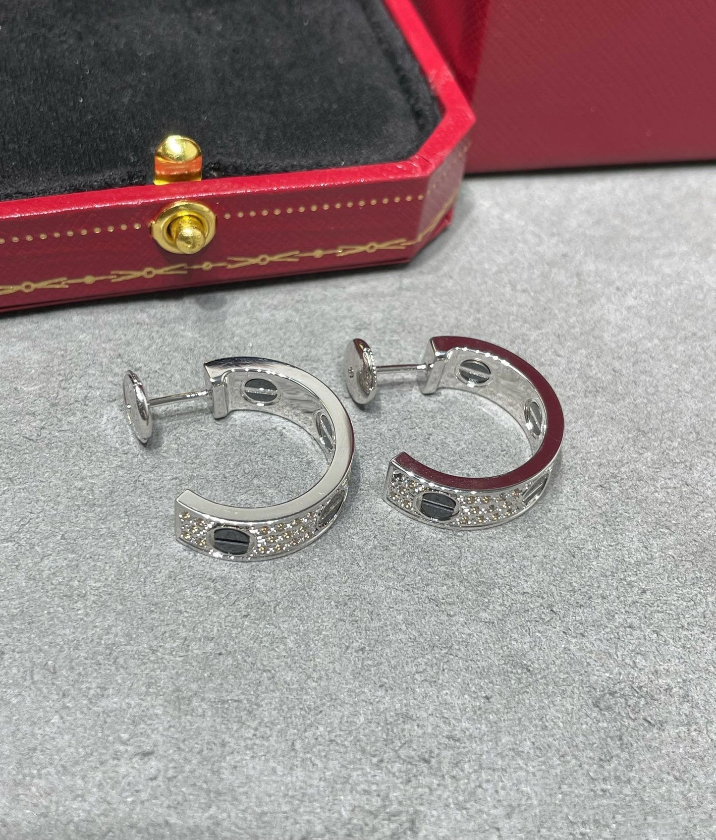 [Rose Jewelrys]LOVE CERAMIC DIAMOND PAVED SILVER EARRINGS