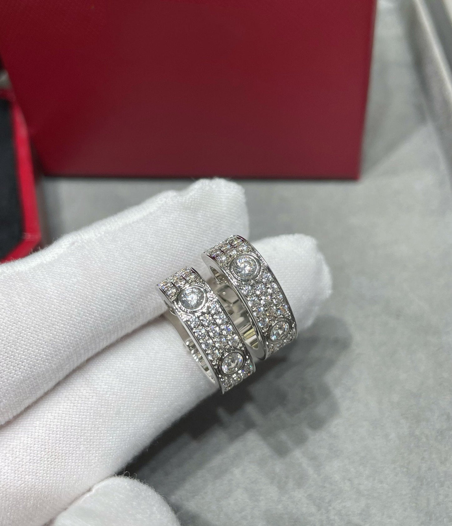 [Rose Jewelrys]LOVE 5.5MM DIAMOND PAVED EARRINGS