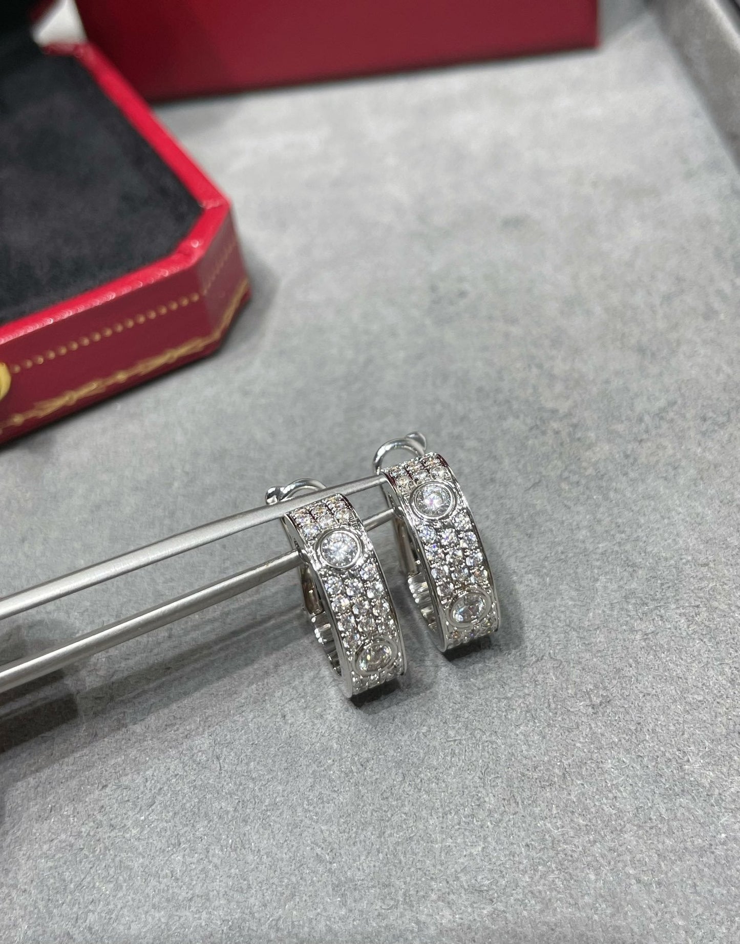 [Rose Jewelrys]LOVE 5.5MM DIAMOND PAVED EARRINGS