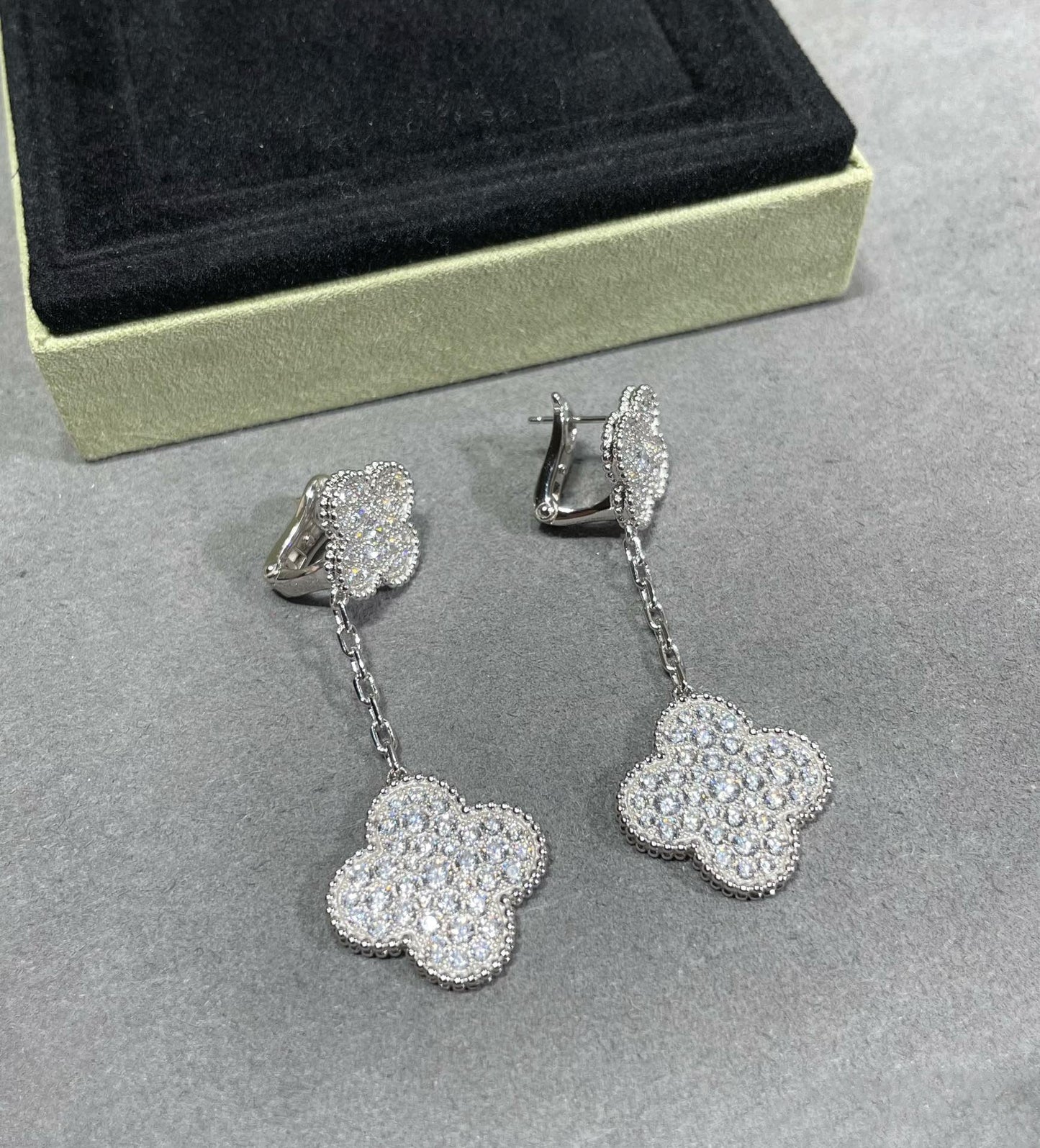 []CLOVER 2 MOTIFS DIAMOND PAVED SILVER EARRINGS