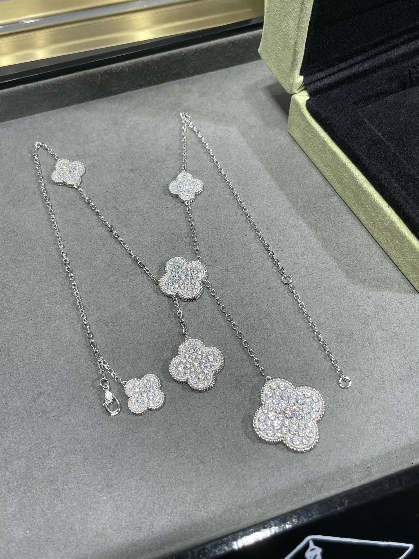 [Rose Jewelrys]CLOVER 6 MOTIF DIAMOND PAVED NECKLACE