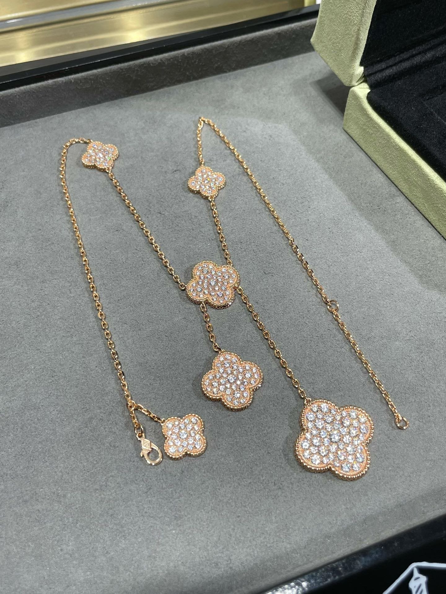 [Rose Jewelrys]CLOVER 6 MOTIF DIAMOND PAVED NECKLACE