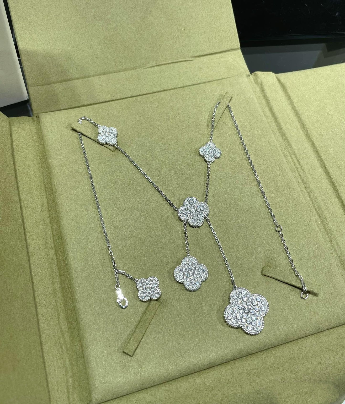 [Rose Jewelrys]CLOVER 6 MOTIF DIAMOND PAVED NECKLACE