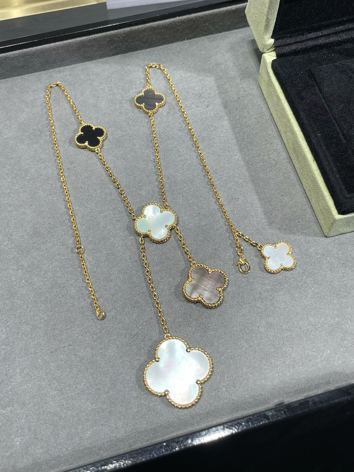 [Rose Jewelrys]CLOVER 6 MOTIF MOP ONYX GOLD NECKLACE