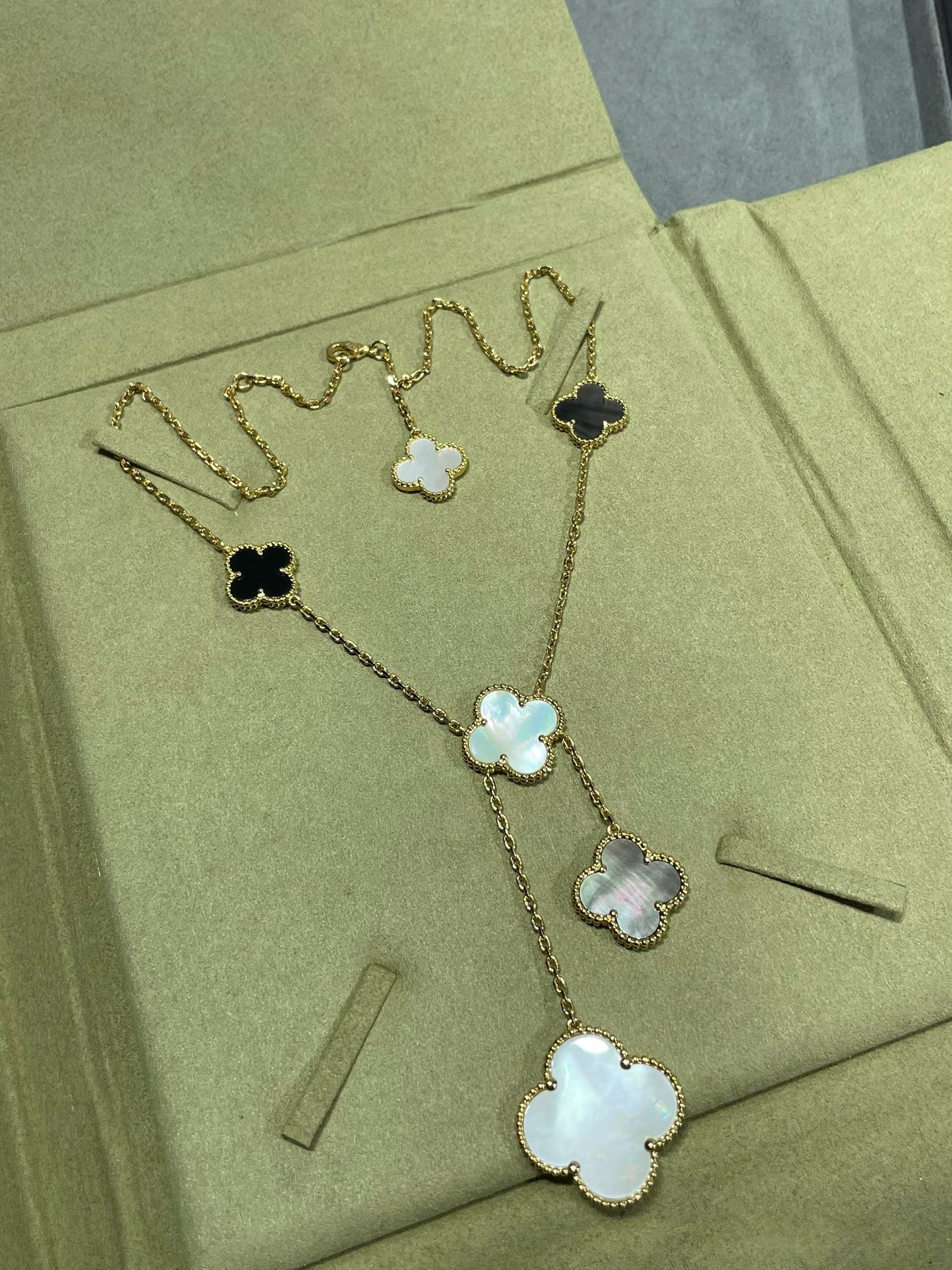 [Rose Jewelrys]CLOVER 6 MOTIF MOP ONYX GOLD NECKLACE