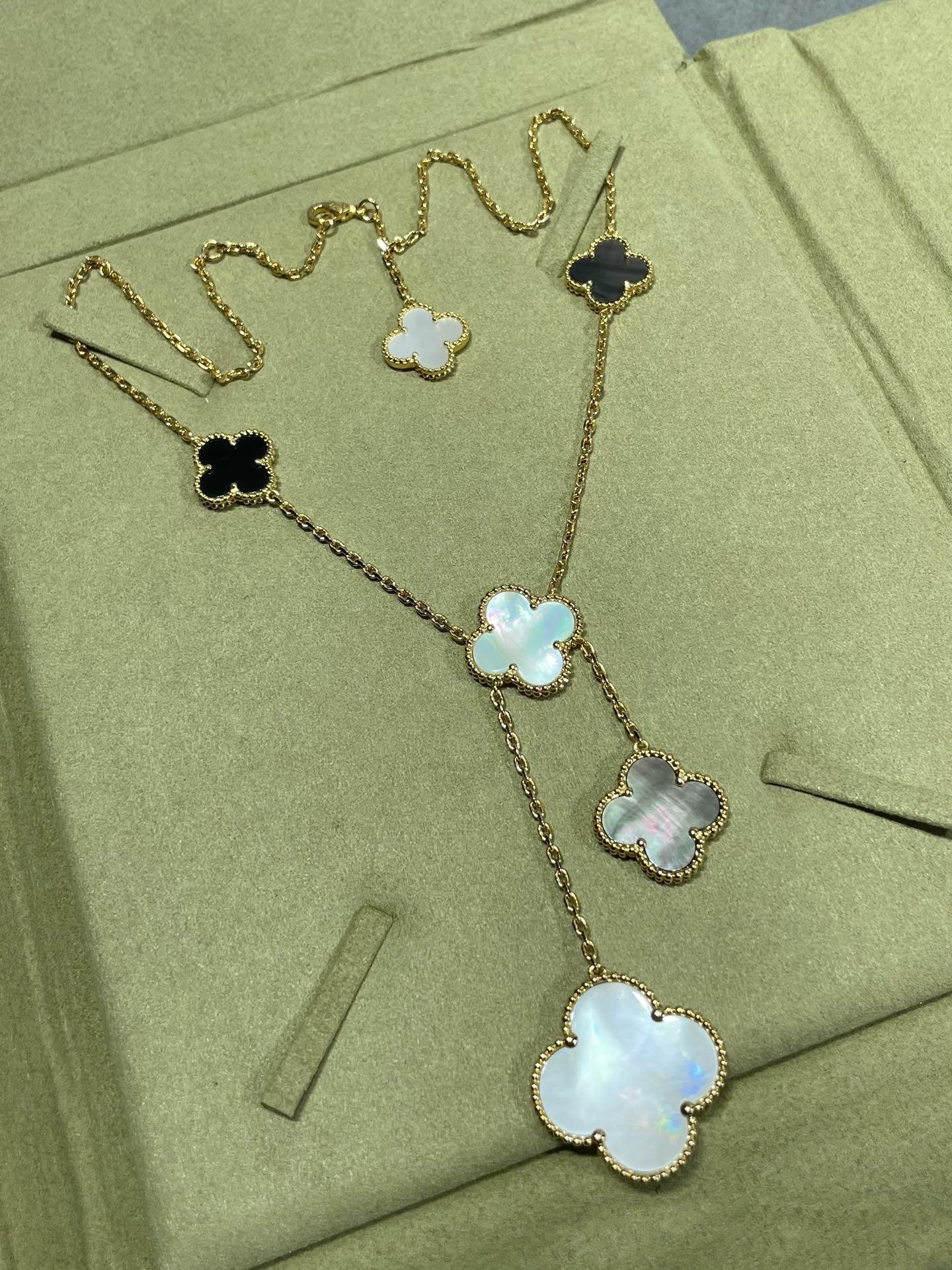 [Rose Jewelrys]CLOVER 6 MOTIF MOP ONYX GOLD NECKLACE