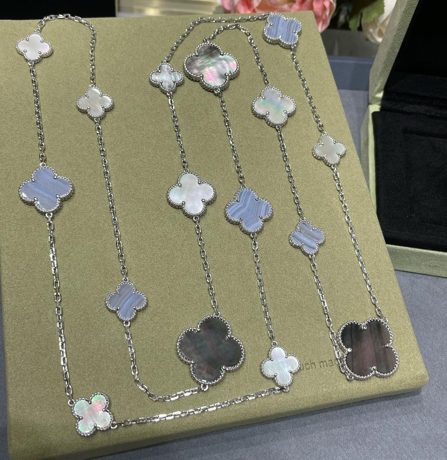 [Rose Jewelrys]CLOVER 16 MOTIF CHALCEDONY MOP SILVER NECKLACE
