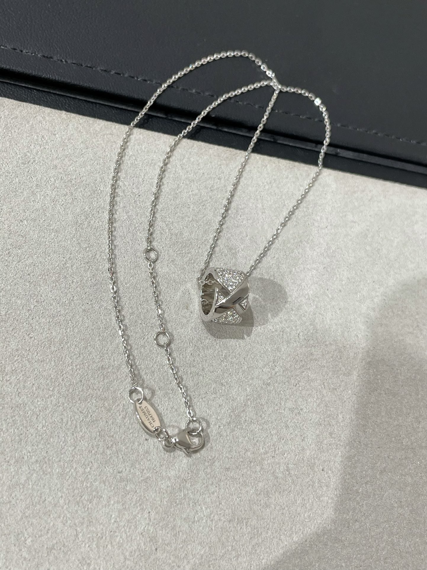 []LIENS EVIDENCE DIAMOND PAVED NECKLACE