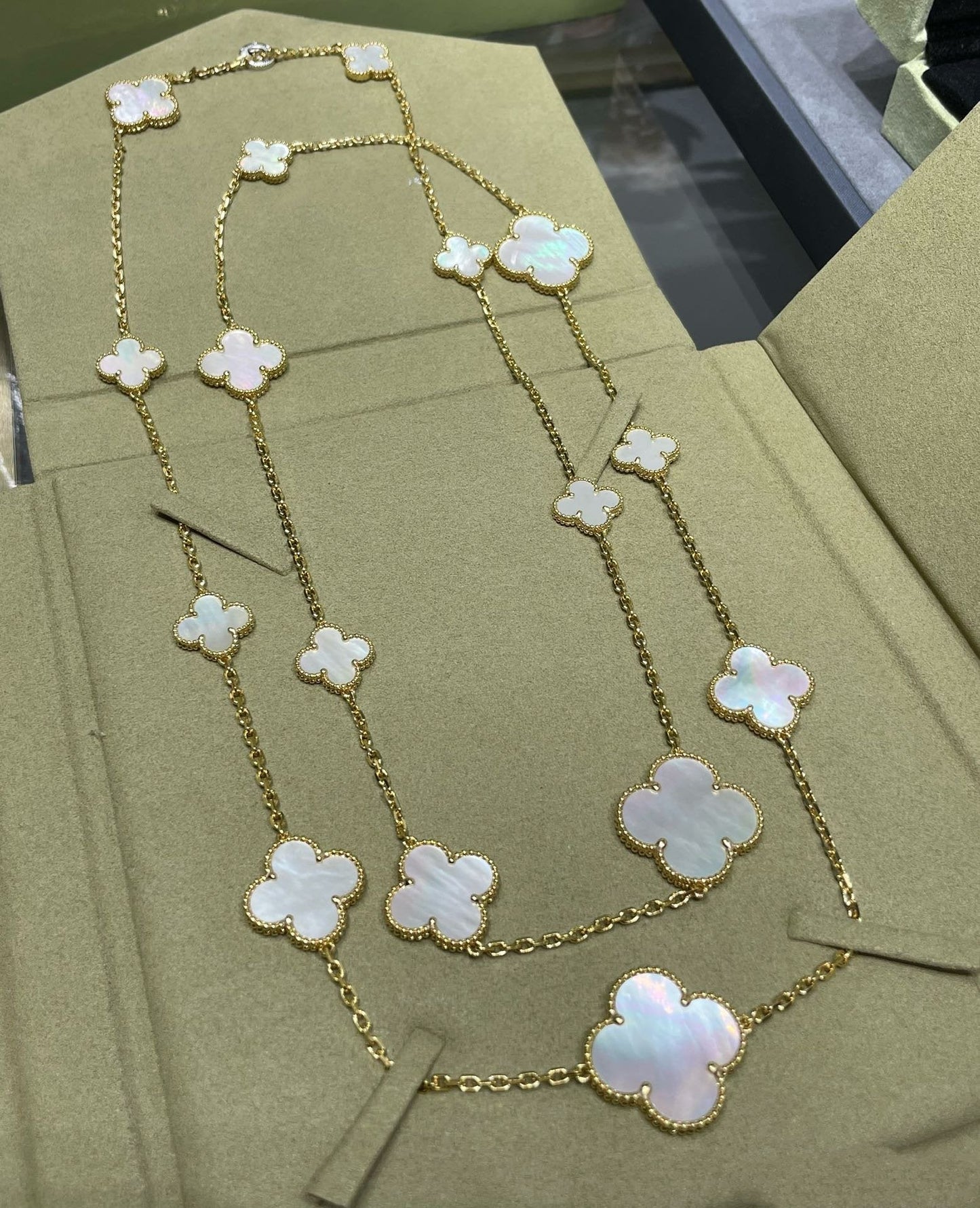 [Rose Jewelrys]CLOVER 16 MOTIF WHITE MOP GOLD NECKLACE