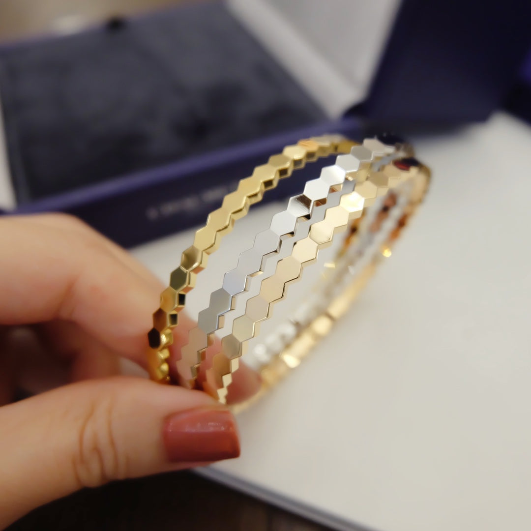 []BEE LOVE BRACELET