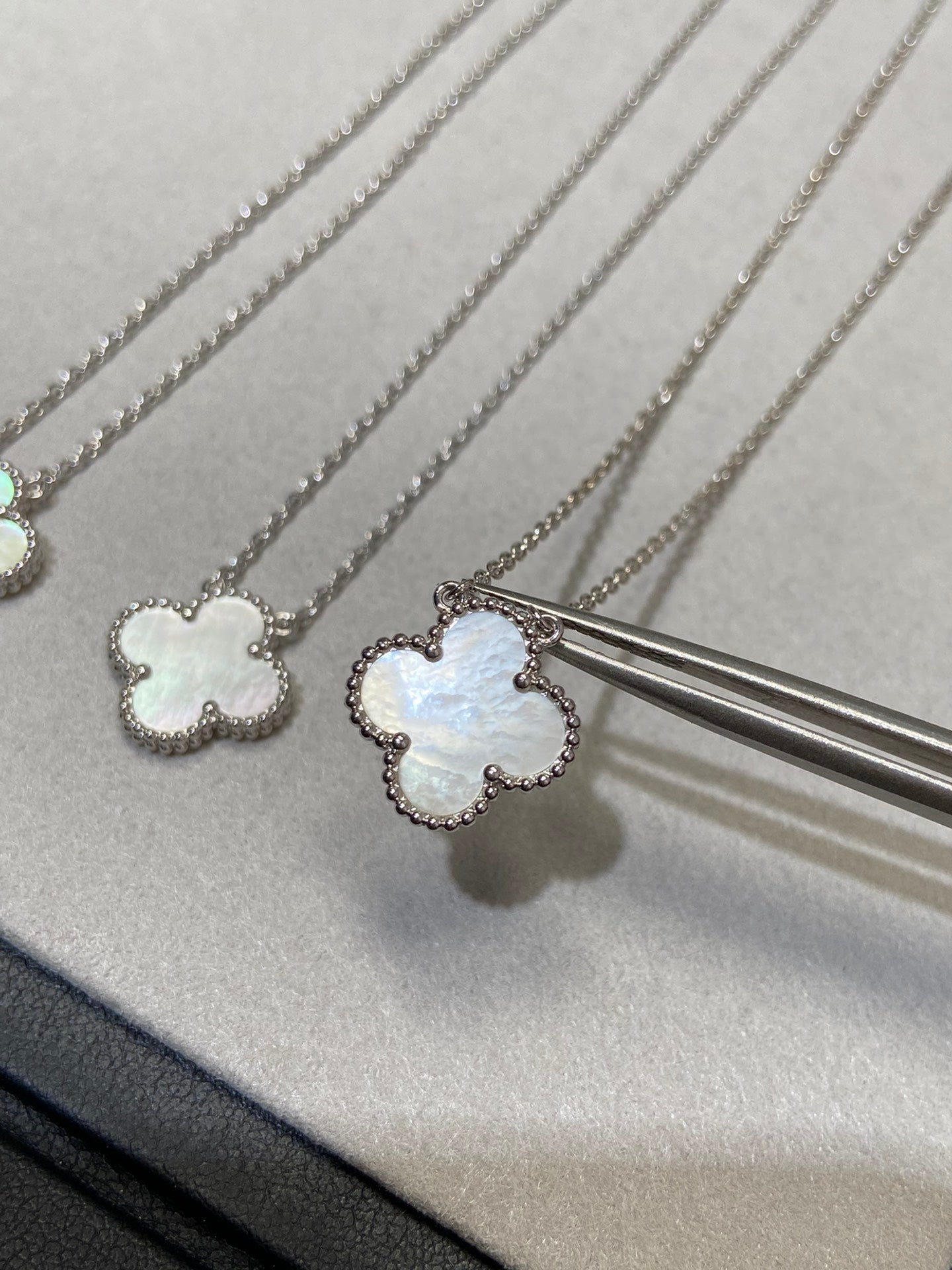 [Rose Jewelrys]CLOVER MEDIUM SILVER WHITE MOP NECKLACE