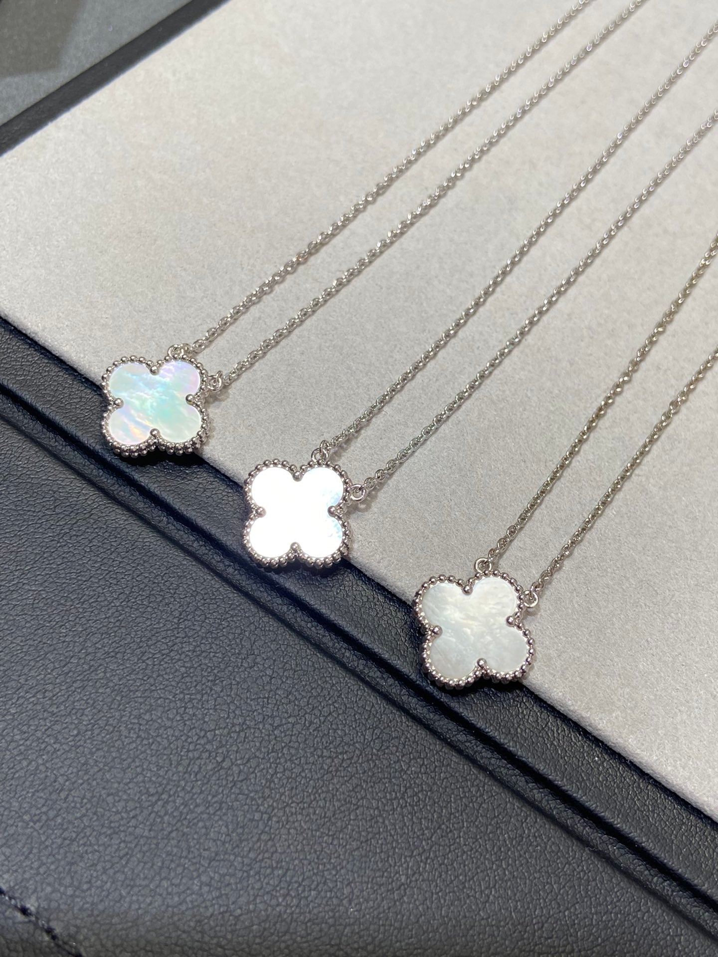[Rose Jewelrys]CLOVER MEDIUM SILVER WHITE MOP NECKLACE