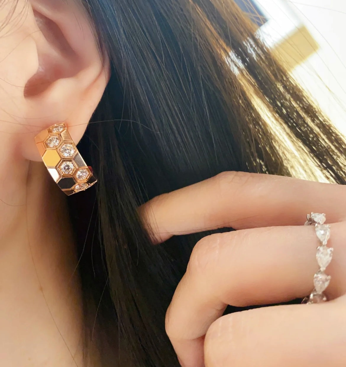 [Rose Jewelrys]BEE LOVE DIAMOND HOOP EARRINGS
