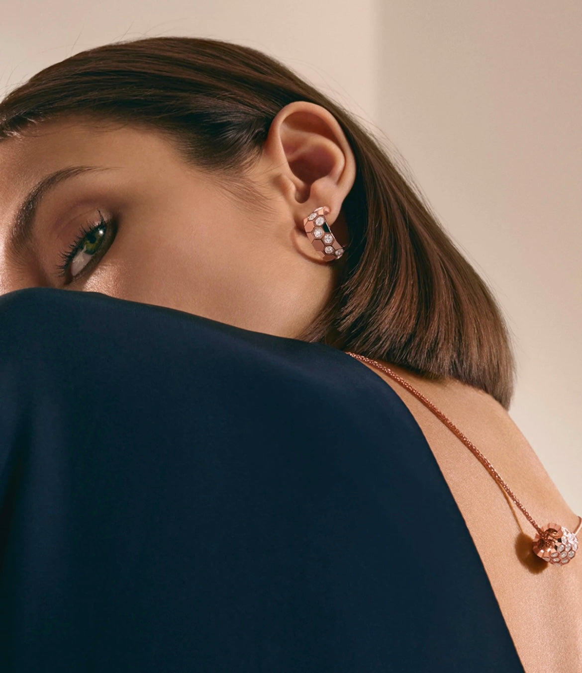 [Rose Jewelrys]BEE LOVE DIAMOND HOOP EARRINGS