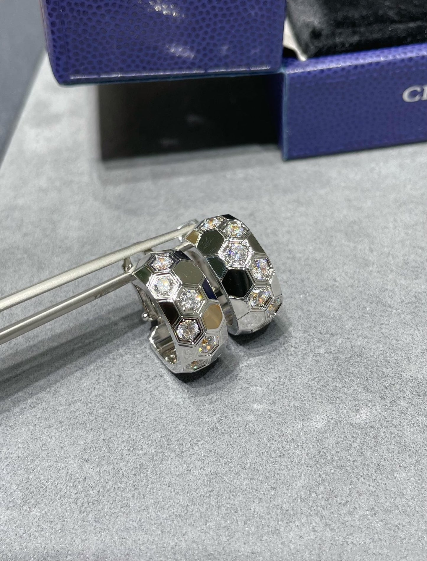 [Rose Jewelrys]BEE LOVE DIAMOND HOOP EARRINGS