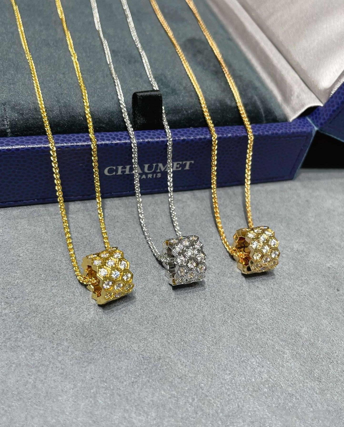 [Rose Jewelrys]BEE LOVE DIAMOND PAVED 3 ROW NECKLACE