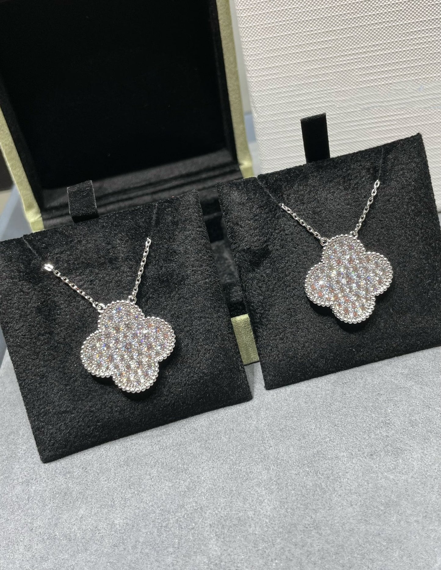 [Rose Jewelrys]CLOVER 25MM LARGE PENDANT DIAMOND PAVED SILVER NECKLACE