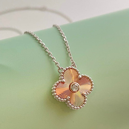 [Rose Jewelrys ]CLOVER 15MM DIAMOND LASER NECKLACE- CHRISTMAS 2024 SPECIAL EDITION