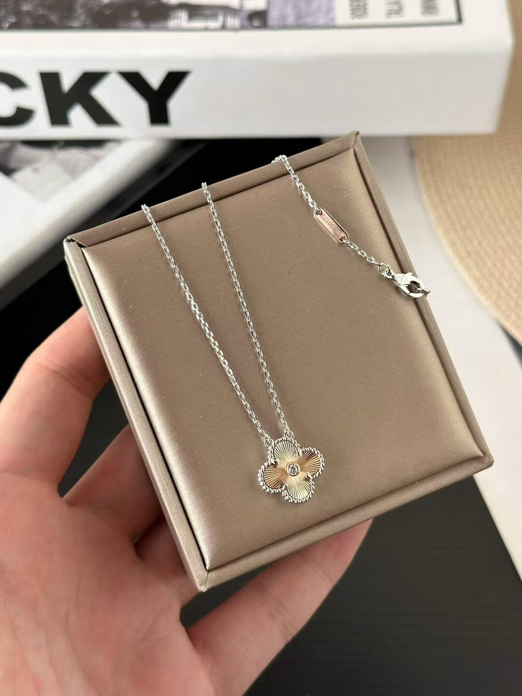 [🌹Rose💎]2024 CHRISTMAS LIMITED EDITION CLOVER 15MM LASER NECKLACE