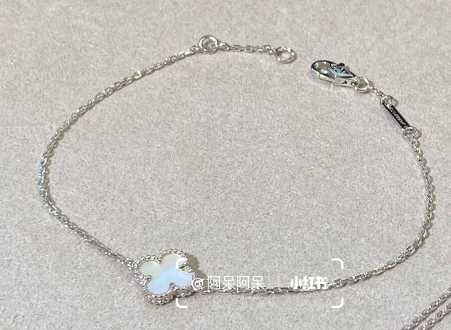 [🌹Rose💎] CLOVER SINGLE FLOWER BRACELET NO DIAMOND SILVER