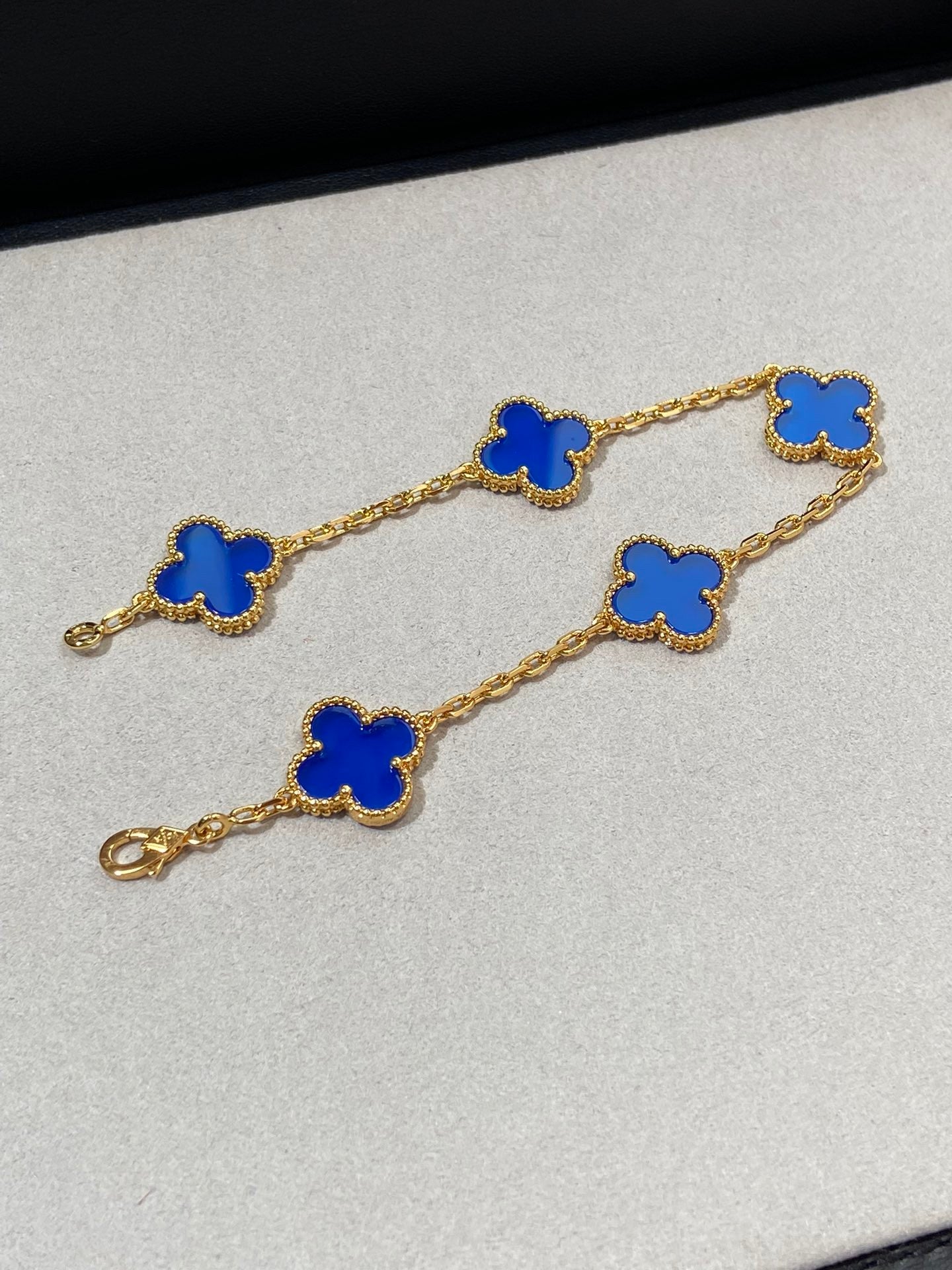 []CLOVER 5 MOTIFS PRUSSIA BLUE BRACELET