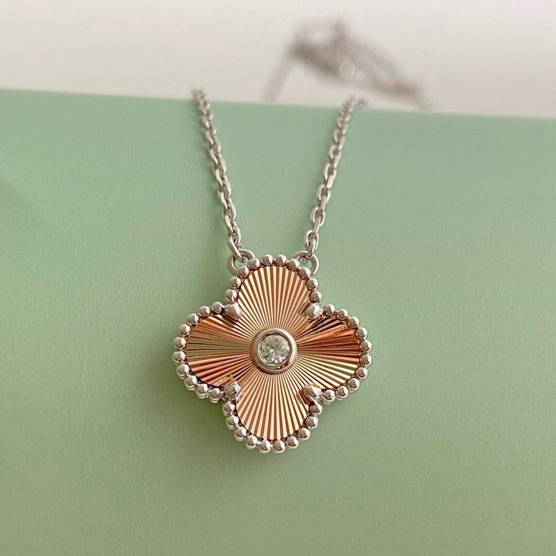 [Rose Jewelrys ]CLOVER 15MM DIAMOND LASER NECKLACE- CHRISTMAS 2024 SPECIAL EDITION