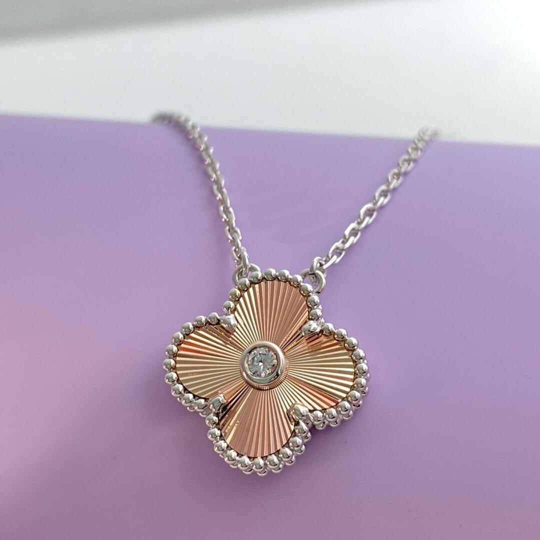 [Rose Jewelrys ]CLOVER 15MM DIAMOND LASER NECKLACE- CHRISTMAS 2024 SPECIAL EDITION