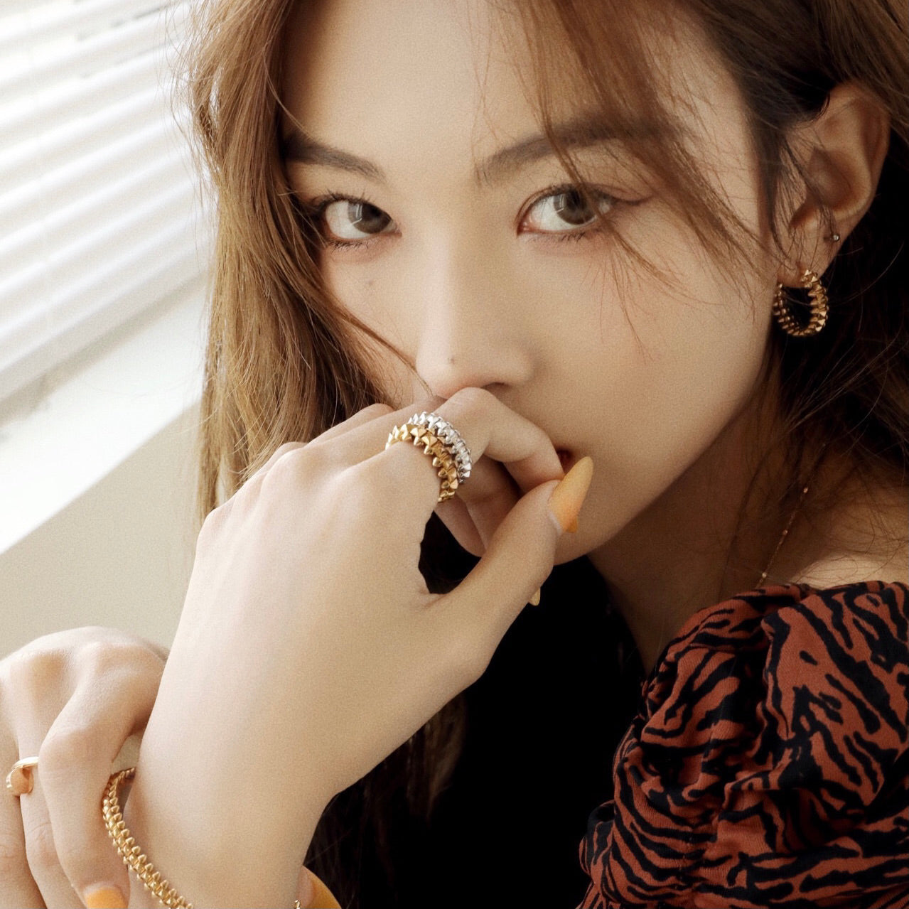 [Rose Jewelrys]CLASH SMALL HOOP EARRINGS
