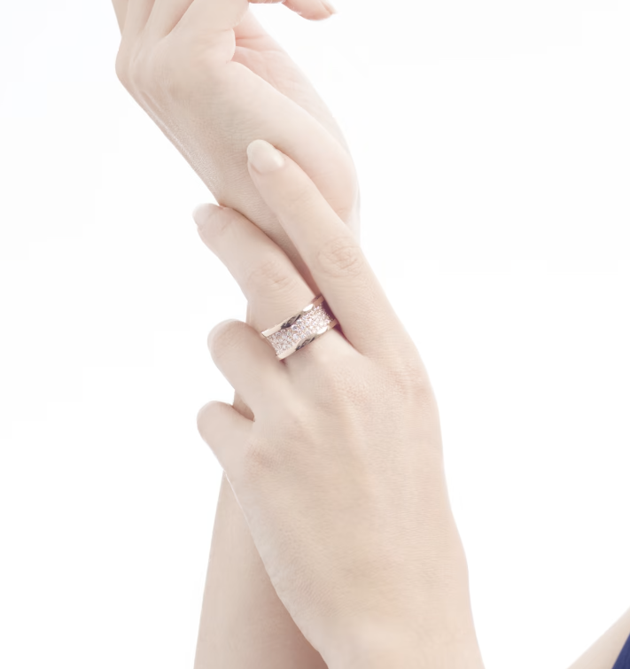 []ZERO 1 WITH PAVED DIAMONDS ON THE SPIRAL RING