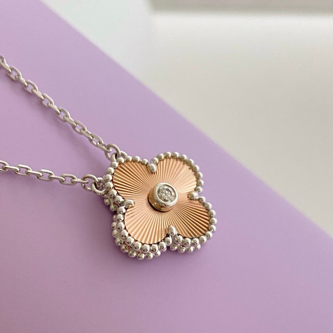 [Rose Jewelrys ]CLOVER 15MM DIAMOND LASER NECKLACE- CHRISTMAS 2024 SPECIAL EDITION