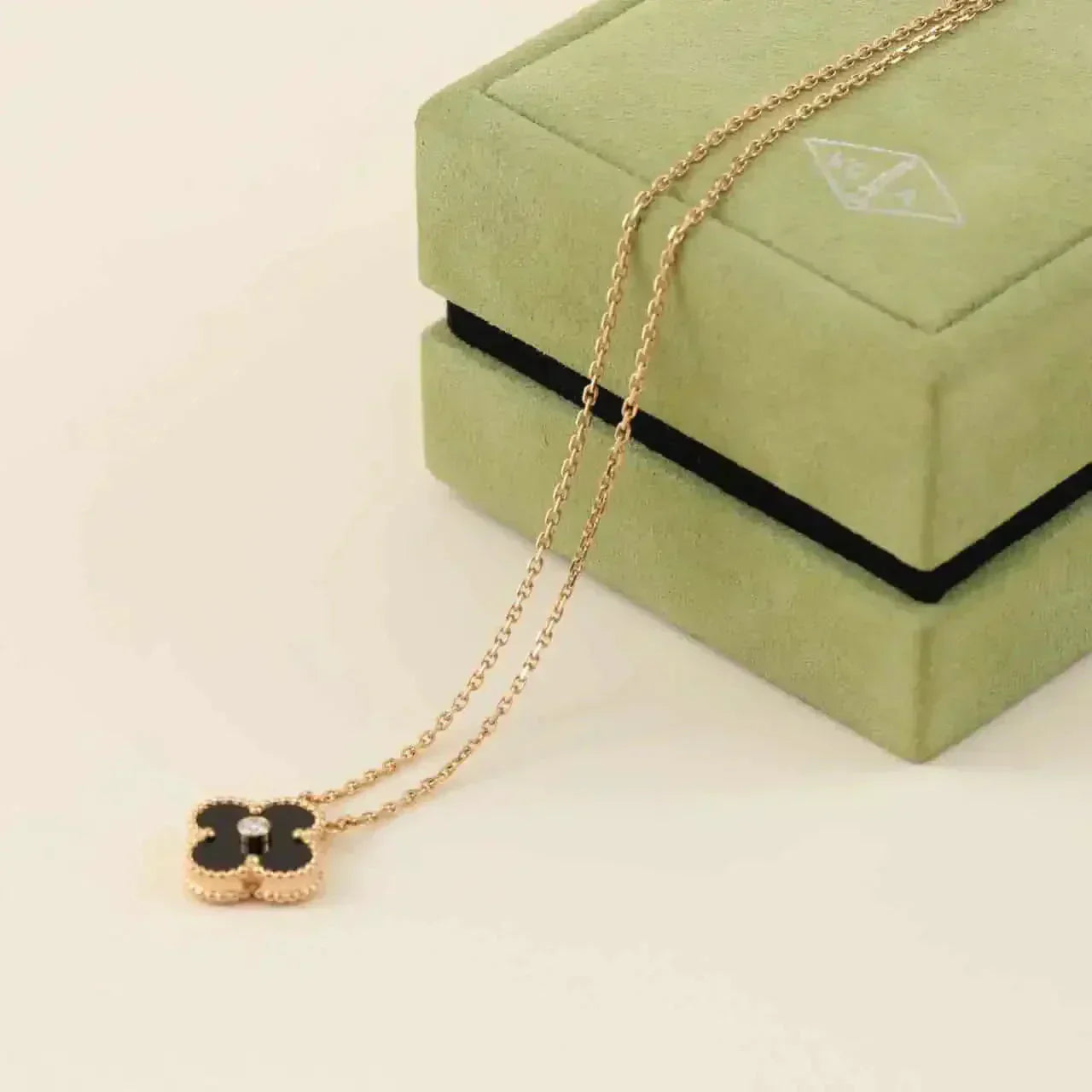 [Rose Jewelrys]CLOVER 15MM DIAMOND ONYX NECKLACE