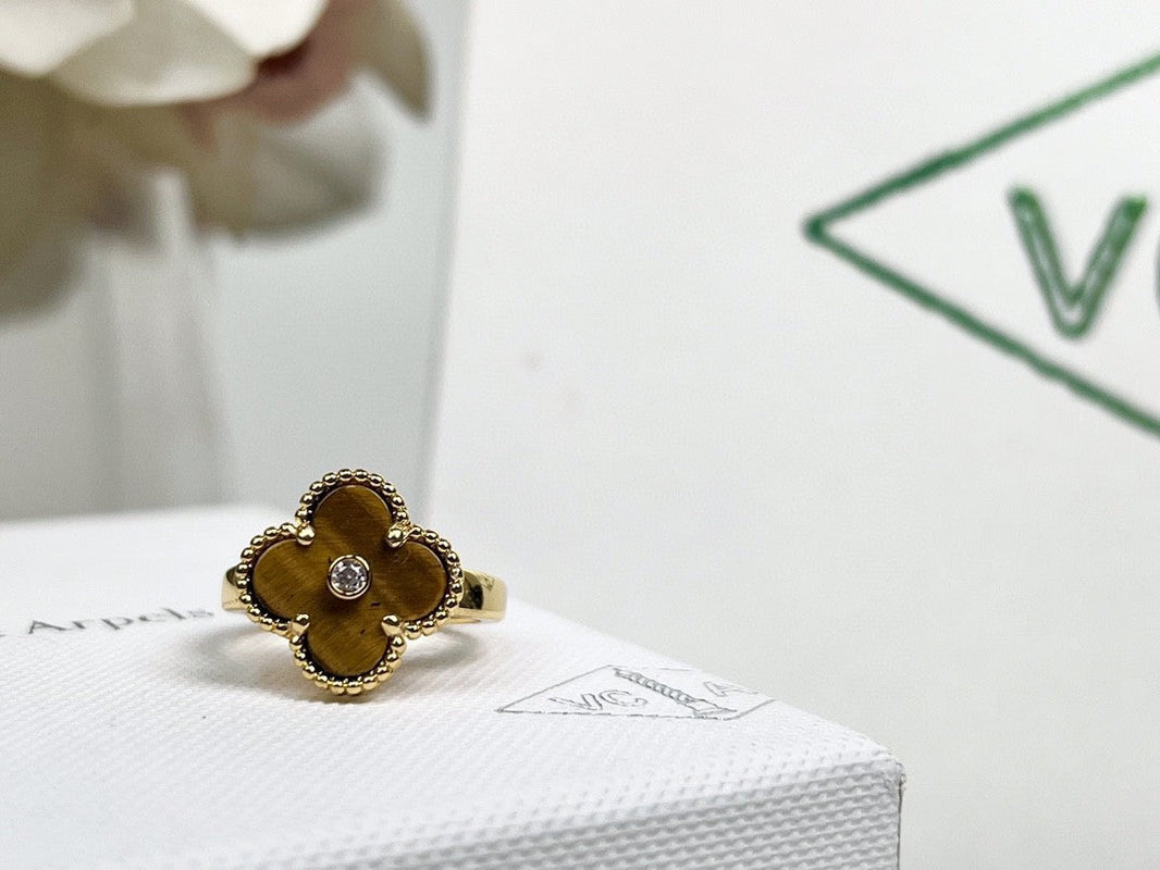 [🌹Rose💎]CLOVER TIGER'S EYE RING GOLD DIAMOND