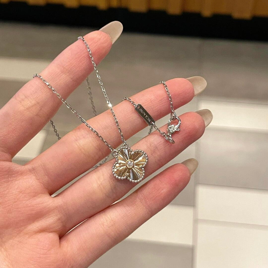 [Rose Jewelrys ]CLOVER 15MM DIAMOND LASER NECKLACE- CHRISTMAS 2024 SPECIAL EDITION