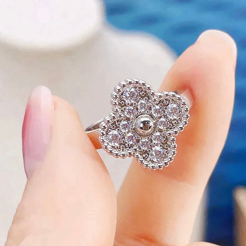 []CLOVER DIAMOND RING