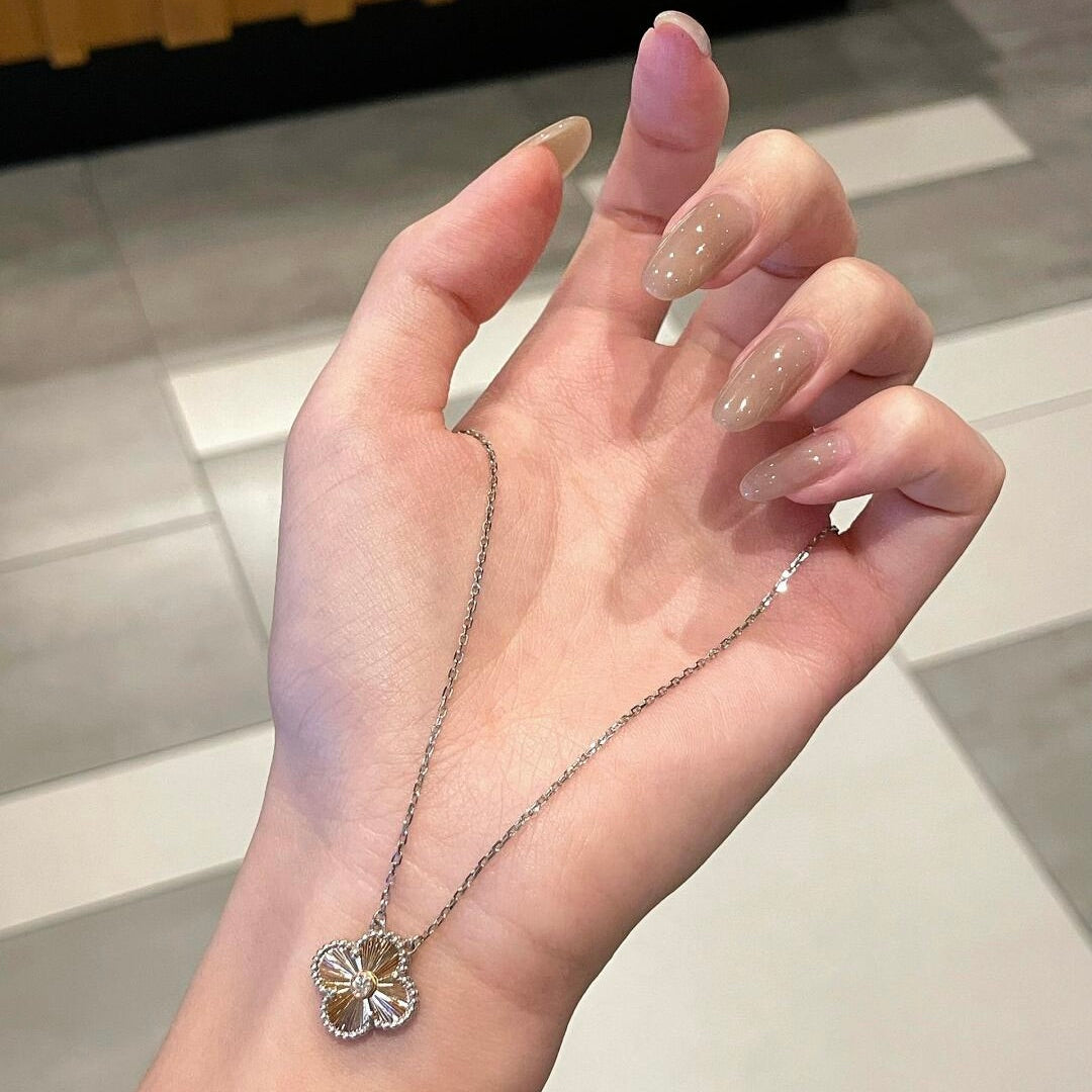 [Rose Jewelrys ]CLOVER 15MM DIAMOND LASER NECKLACE- CHRISTMAS 2024 SPECIAL EDITION