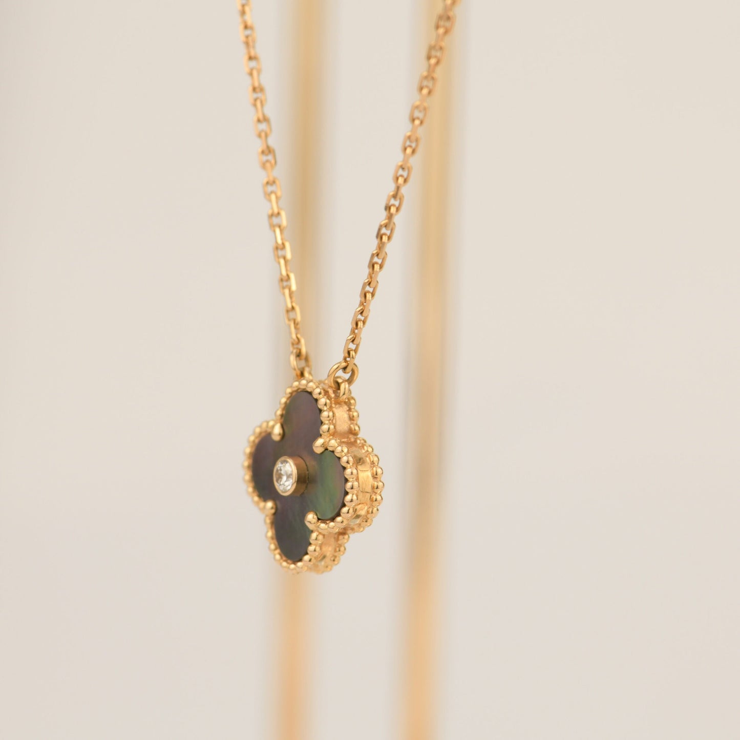 [Rose Jewelrys]CLOVER 15MM DIAMOND AND MOTHER-OF-GREY NECKLACE