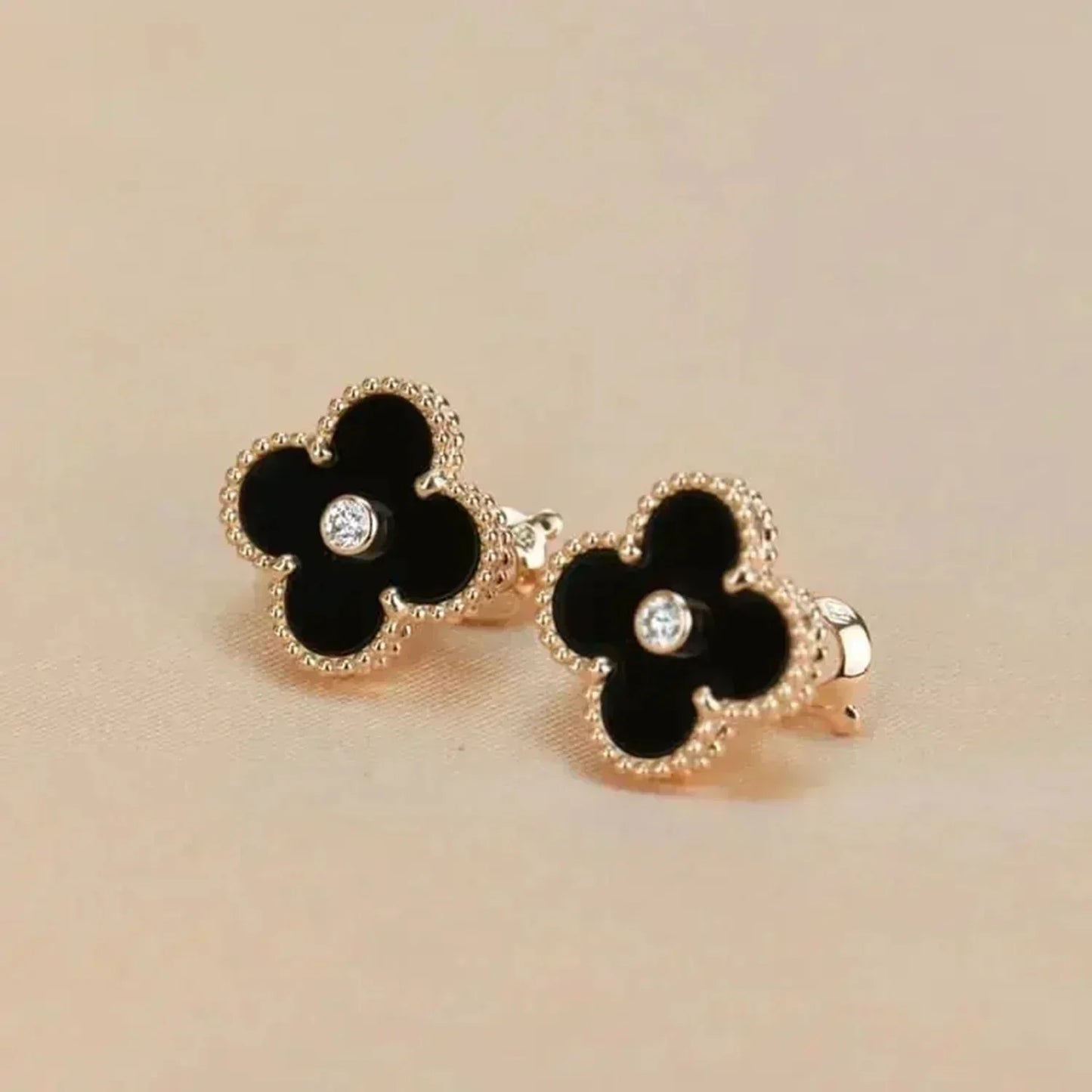[Rose Jewelrys]CLOVER MEDIUM 1 MOTIFS ONYX DIAMOND EARRINGS