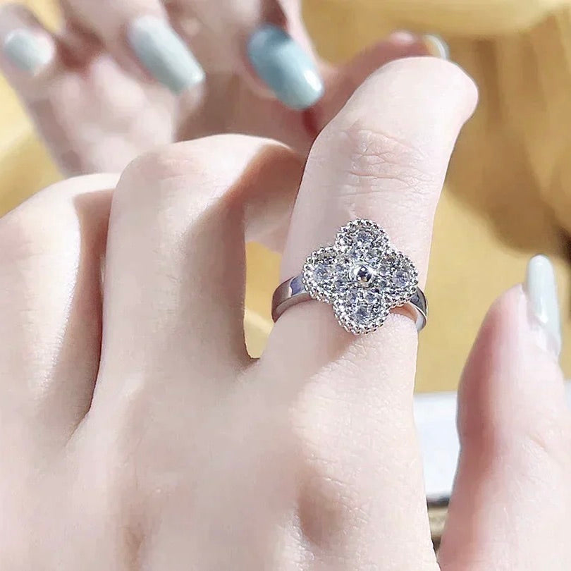 []CLOVER DIAMOND RING