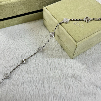 []CLOVER 6 MOTIF DIAMOND LASER BRACELET