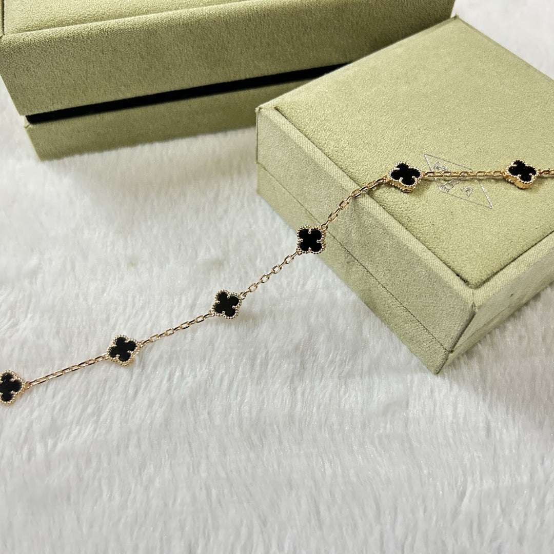 []CLOVER 6 MOTIF  ONYXS BRACELET
