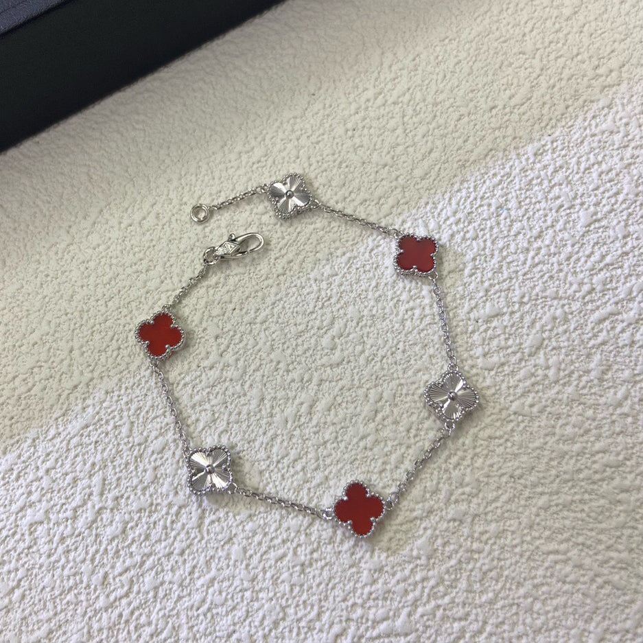 []CLOVER 6 MOTIF RED AGATE LASER BRACELET