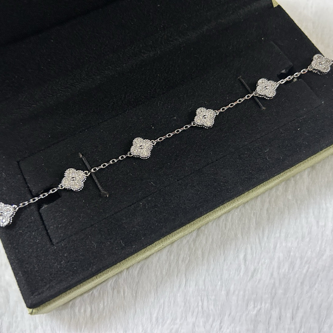 []CLOVER 6 MOTIF DIAMOND BRACELET